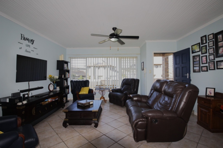 3 Bedroom Property for Sale in Wavecrest Eastern Cape